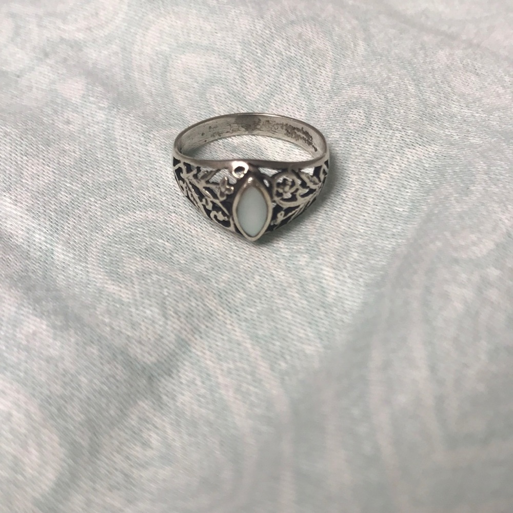 Size 5 ring - Picture 2 of 3
